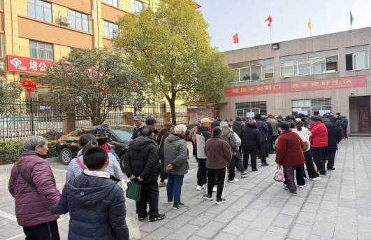 特困補助暖民心 企業(yè)擔當顯溫情——荊門市中荊置業(yè)扎實開展困難職工幫扶工作(1)151.png